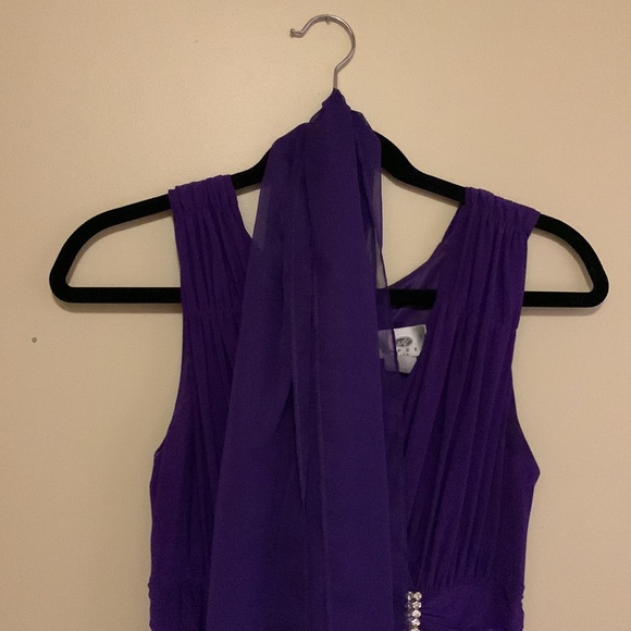 Dress with scarf - Picture 9 of 9